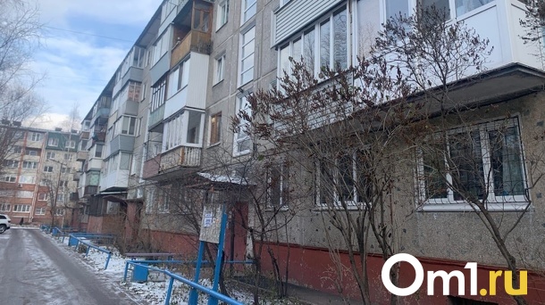 Омичу воткнули отвёртку в живот на лестнице в собственном подъезде