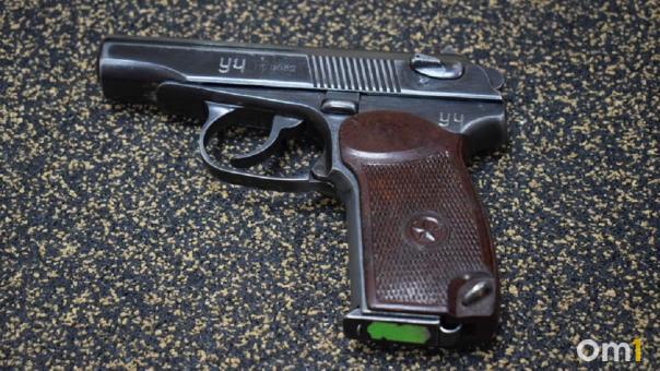Омич 8 раз выстрелил в воздух и повредил чужой автомобиль