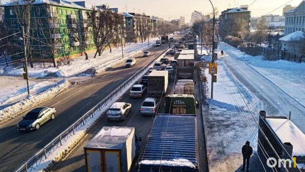 Ремонтные работы парализуют движение в центре Новосибирска