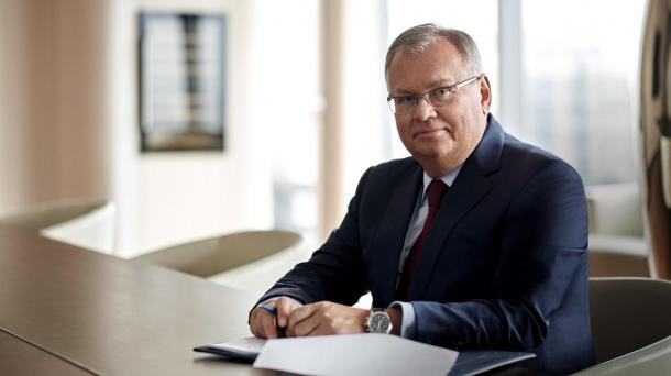 ВТБ подписал соглашения с Минтрудом и Минпромторгом на ПМЭФ