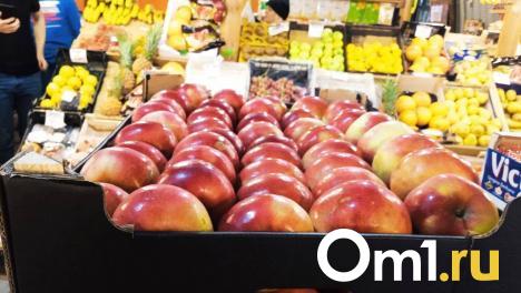 Кому-то очень мешал. На окраине Омска сожгли популярный киоск с фруктами