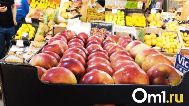 Кому-то очень мешал. На окраине Омска сожгли популярный киоск с фруктами