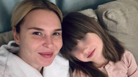 Фанаты в шоке: поклонники не узнали лицо новосибирской певицы Пелагеи