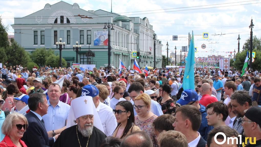 Бои, яркие костюмы и концерты: как прошёл День России в Омске