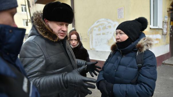 Сергей Шелест лично проинспектировал ремонт тепловых сетей в Нефтяниках