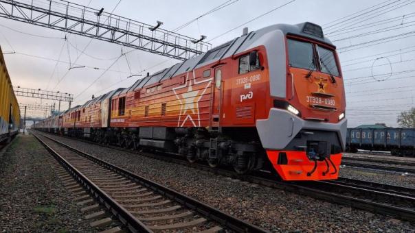 Новосибирск встретил колонну «победных» тепловозов