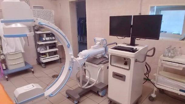 В Омске появился уникальный рентген-аппарат для операций. Он полукруглый