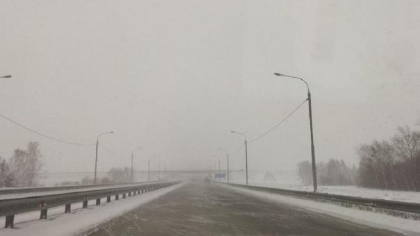 Движение на трассе «Иртыш» под Новосибирском ограничили из-за непогоды
