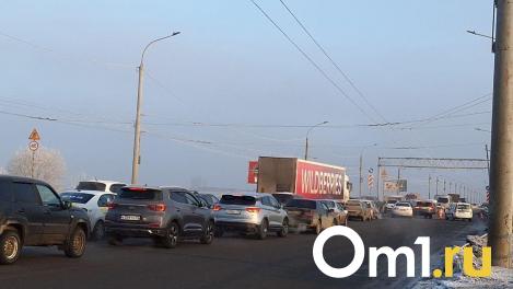 В Омске ограничили движение грузовиков по мосту у Телецентра, но есть нюанс