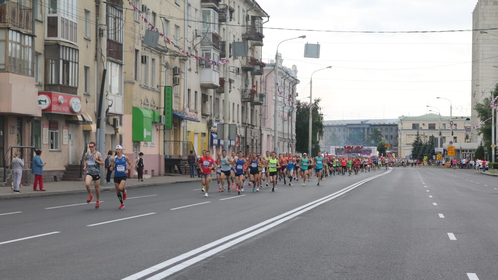 Сибирский международный марафон стартовал под звуки боевой волынки