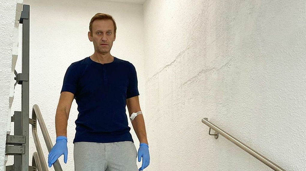 Полицейского заподозрили в сливе информации о Навальном во время путешествия в Новосибирск и Омск