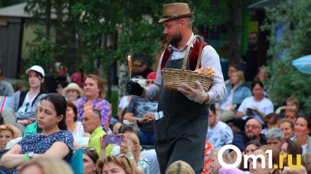 Клава Кока, заплыв в костюмах, аниме-фестиваль: афиша мероприятий в Омской области на июль