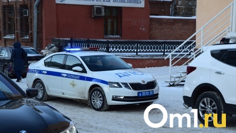 Приставы забрали автомобиль у омича, нарушившего ПДД более 100 раз
