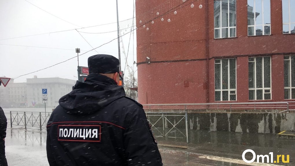 «Стрелял в воздух»: в Новосибирске произошла массовая драка со стрельбой. ВИДЕО