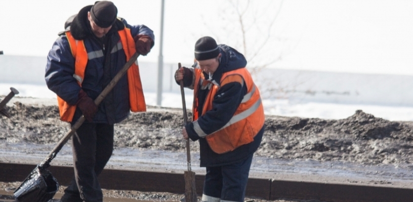 В Омске только за сутки заасфальтировали больше 2 000 метров дорог