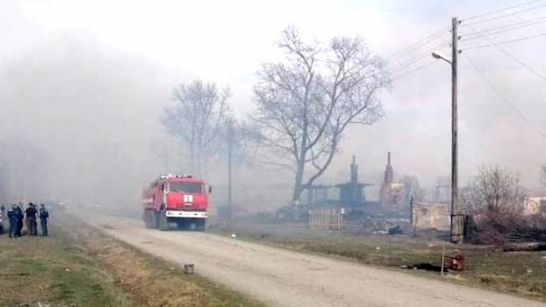 Природный пожар уничтожил 20 домов под Новосибирском