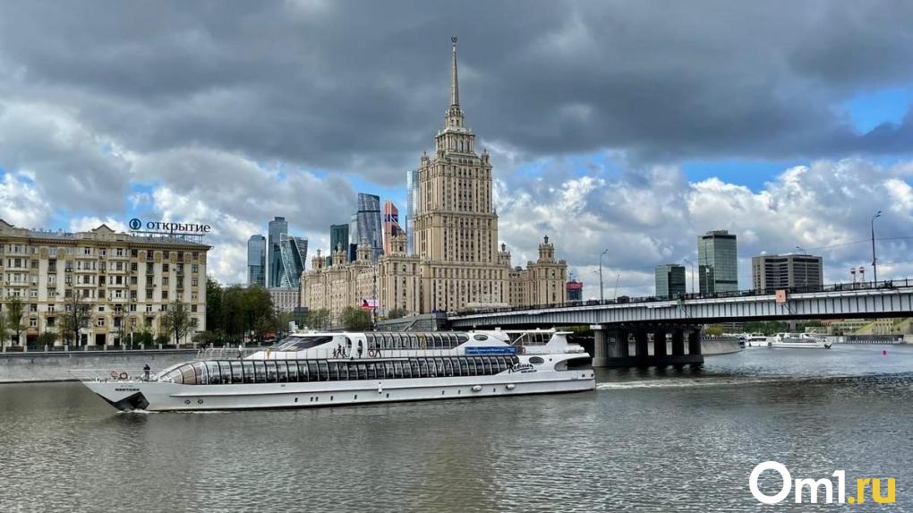 Омич спрыгнул с круизного лайнера в ледяную реку в Москве и выжил