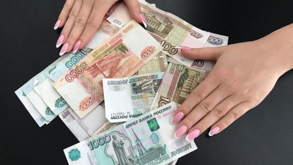 Каждый четвёртый житель Омска откладывает деньги для своих детей