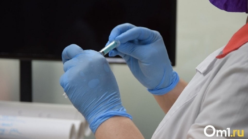 Когда ставить прививку переболевшим COVID-19? Мнение новосибирских учёных