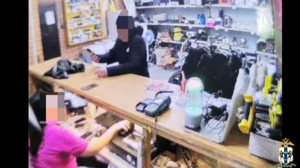 В Бердске задержали подозреваемого в ограблении салона сотовой связи: он сдал добычу в ломбард