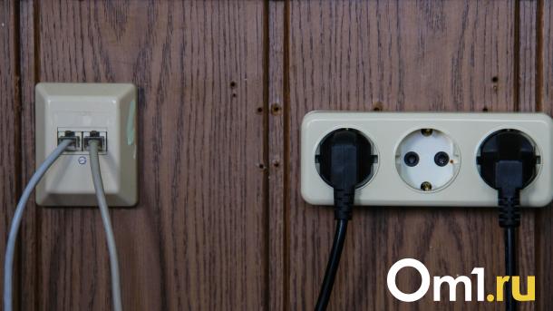 В Омске после ночной грозы в некоторых районах пропал свет