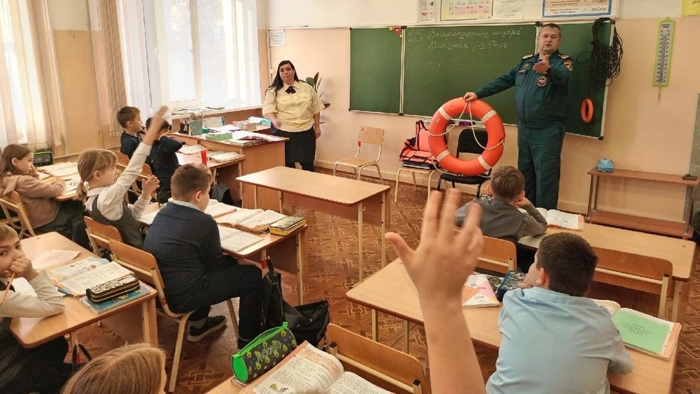 Омским школьникам рассказали об опасности льда