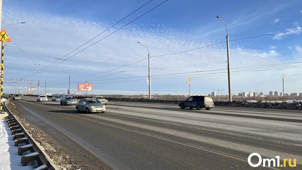 На омском мосту у Телецентра перенастроят светофоры для реверсивного движения