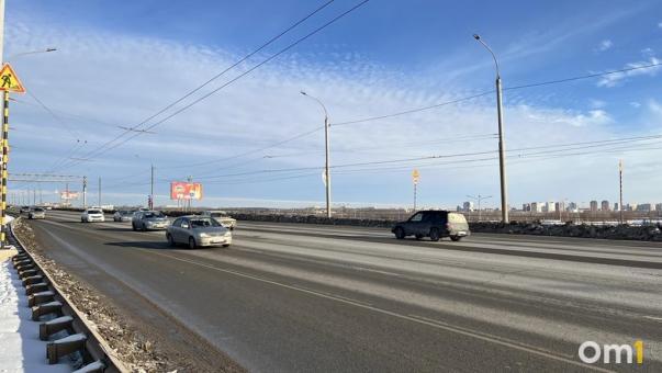 На омском мосту у Телецентра перенастроят светофоры для реверсивного движения