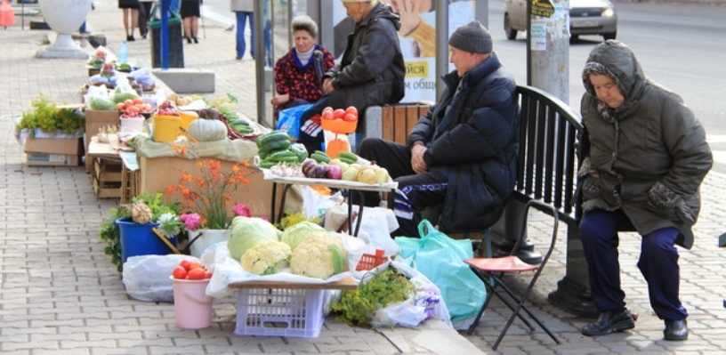 В Омске начали «кошмарить» торговцев мясом и вареньем, продающих товар на улицах
