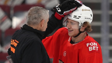 Боб Хартли поможет Рябыкину? Омичи связывают визит экс-тренера в Омск с чередой поражений «ястребов»