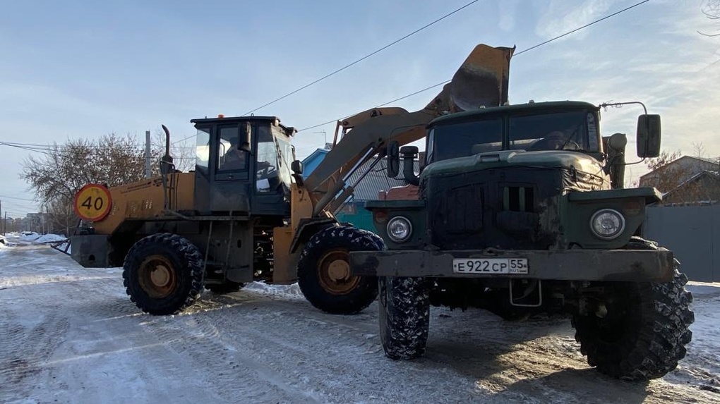 Омские дорожники рассказали, на каких улицах Левобережья уберут снег
