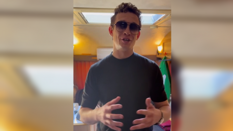 В Новосибирске раскупили билеты на встречу с Никитой Кологривым