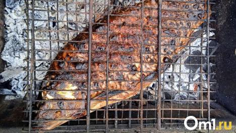 Норвежскую рыбу «для себя» сожгли в Омской области