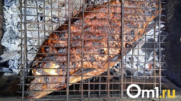 Норвежскую рыбу «для себя» сожгли в Омской области