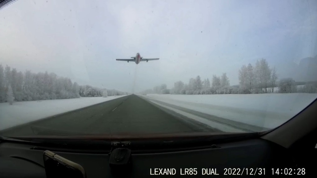 Транспортная прокуратура проведёт проверку по факту пролетевшего низко над трассой самолёта в Омске