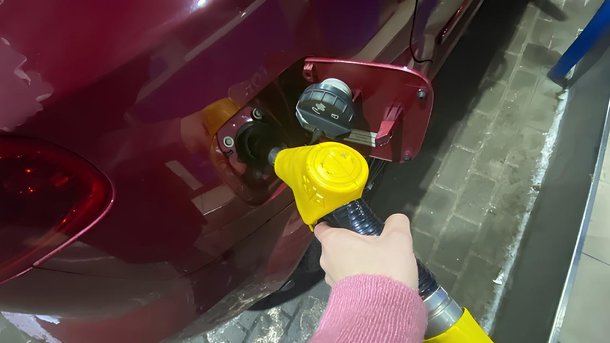 В Омске подешевели бензин и дизельное топливо