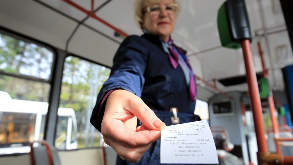 Омским школьникам разрешат ездить в автобусах за 15 рублей