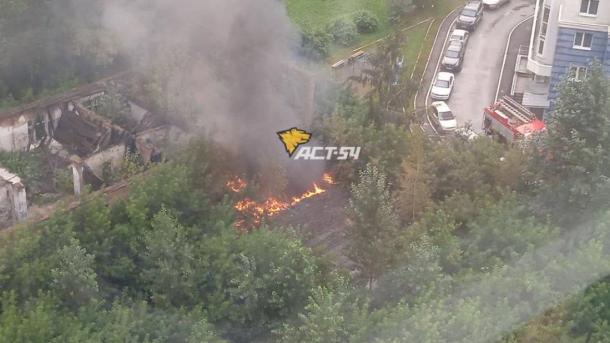 Горит Военный городок в Новосибирске