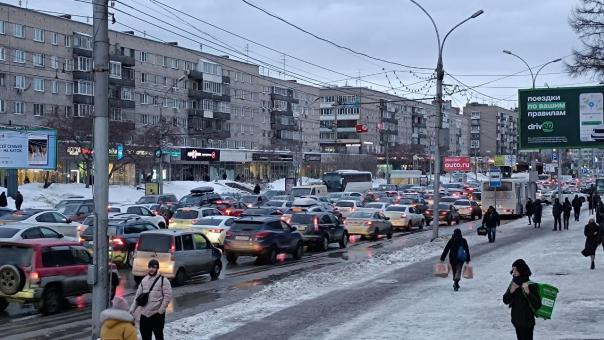 6-километровая пробка парализовала движение в Новосибирске