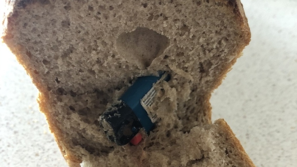 Омич нашел в хлебе неожиданный сюрприз