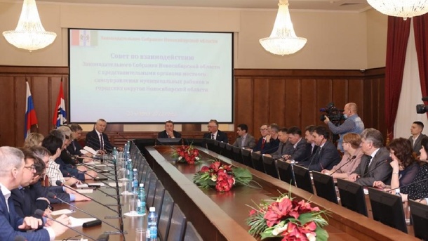 Депутаты Новосибирской области обсудили необходимость обновления пожарной сигнализации в школах