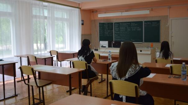 В омские школы ждут на работу учителей
