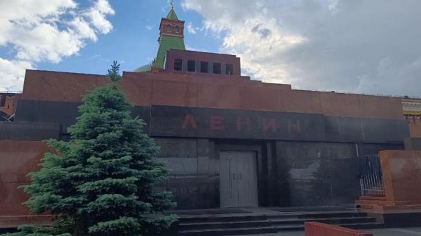 Двухметрового Ленина продают за 500 тысяч рублей в Новосибирске