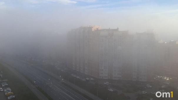 В Омске густой туман с утра накрыл Левобережье