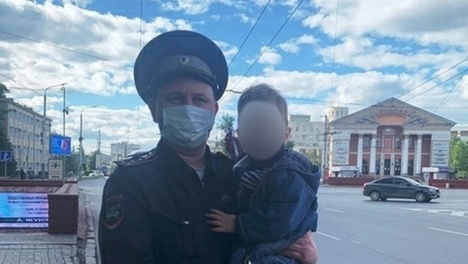 Проглотил градусник. Сотрудник ГИБДД помог спасти 2-летнего омича