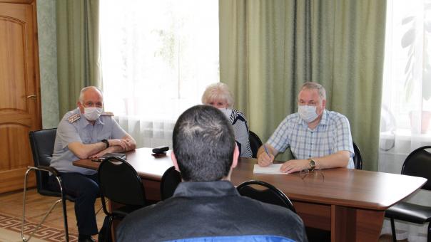 Двое осуждённых и подсудимый пожаловались омскому омбудсмену на следственный изолятор