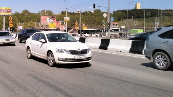 В Новосибирске образовалась пробка в сторону пляжа на Бердском шоссе