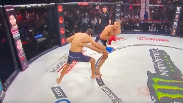 Омич Андрей Корешков мощным ударом ноги отправил в нокаут американца