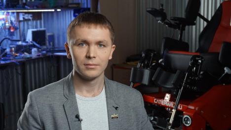 Инвалидная коляска, управляемая силой мысли: изобретения новосибирца покоряют мировой рынок