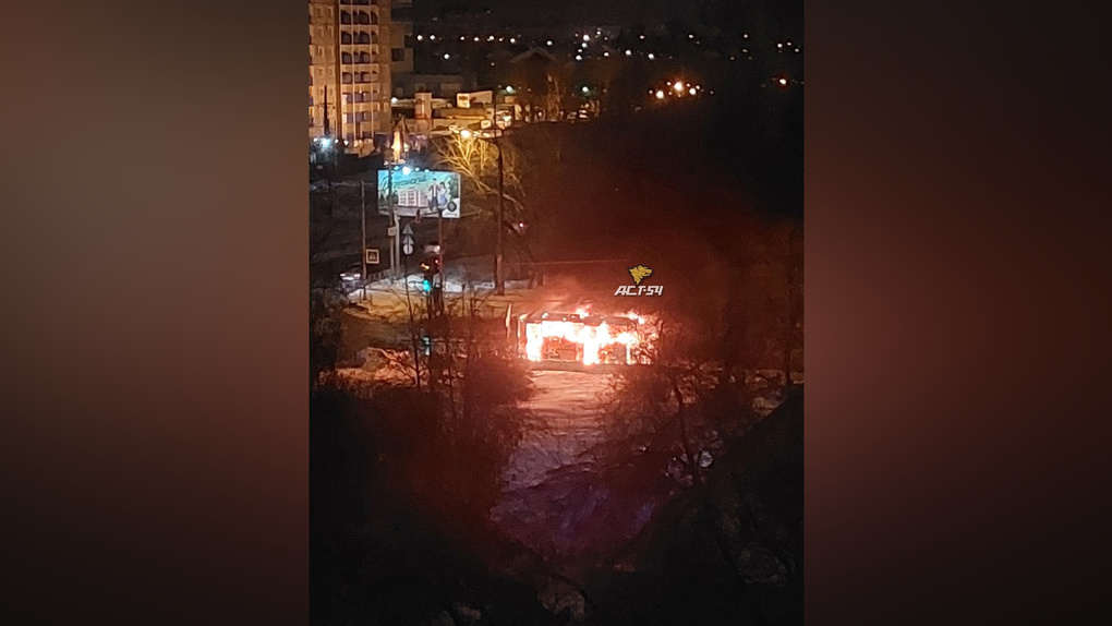 Следственный комитет выясняет причины возгорания автобуса в Новосибирске